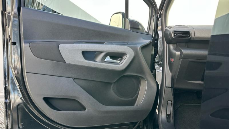 Used Peugeot e-Rifter 2025 for sale - 77225845: Photo 67