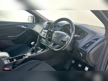 Used Ford Focus 2017 for sale - 75752109: Photo