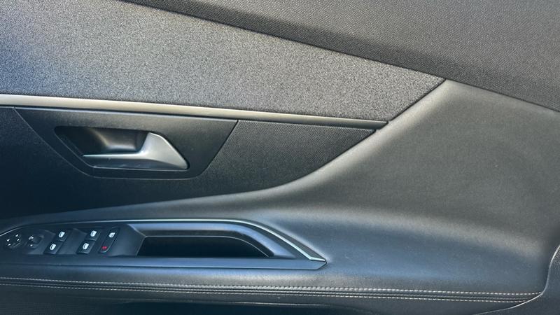 Used Peugeot 3008 2019 for sale - 76322343: Photo 30