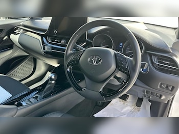 Used Toyota C-HR 2023 for sale - 75451233: Photo