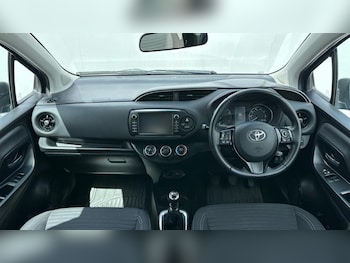 Used Toyota Yaris 2017 for sale - 79050539: Photo