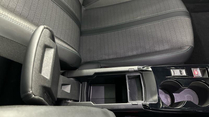 Used Peugeot E-2008 2022 for sale - 77296742: Photo 54