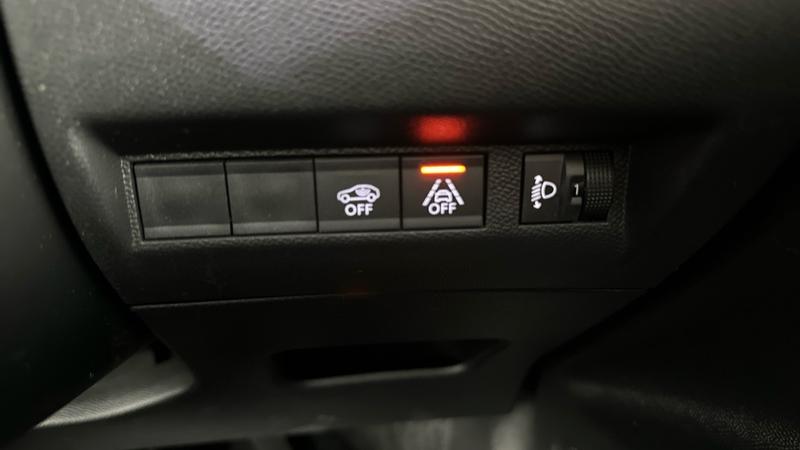 Used Peugeot E-2008 2022 for sale - 77296742: Photo 59