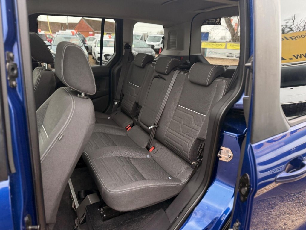 Used Ford Tourneo Connect 2015 for sale - 76883680: Photo 32