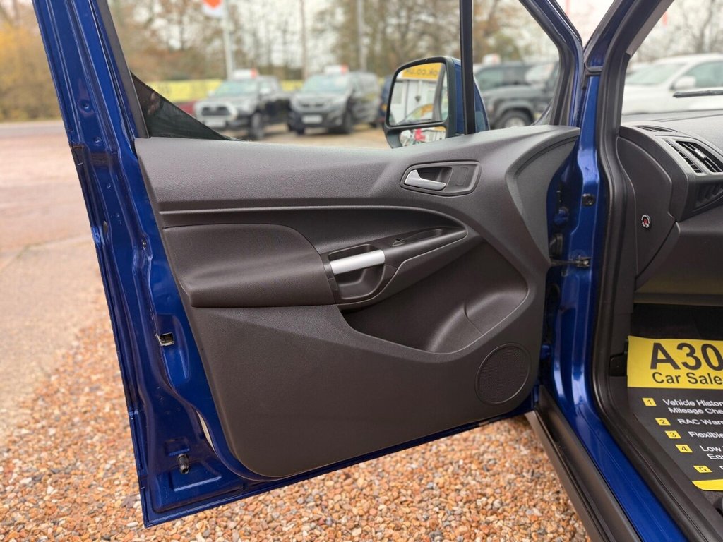 Used Ford Tourneo Connect 2015 for sale - 76883680: Photo 36