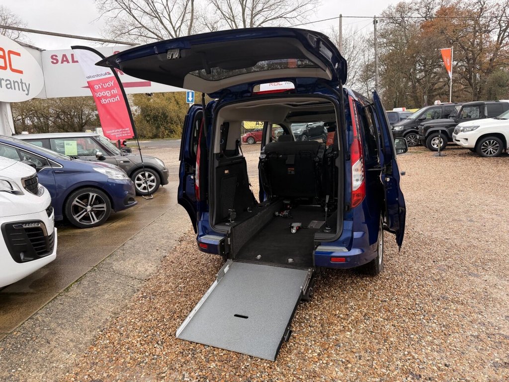 Used Ford Tourneo Connect 2015 for sale - 76883680: Photo 48