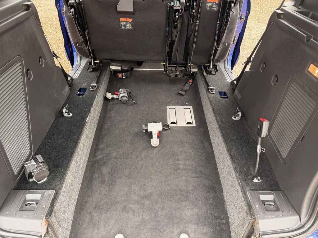 Used Ford Tourneo Connect 2015 for sale - 76883680: Photo 50