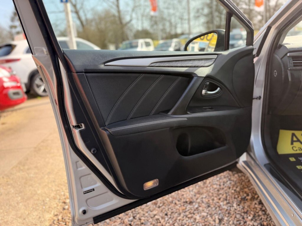 Used Toyota Avensis 2015 for sale - 77667657: Photo 44