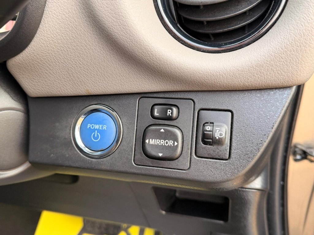 Used Toyota Yaris 2015 for sale - 77798319: Photo 24