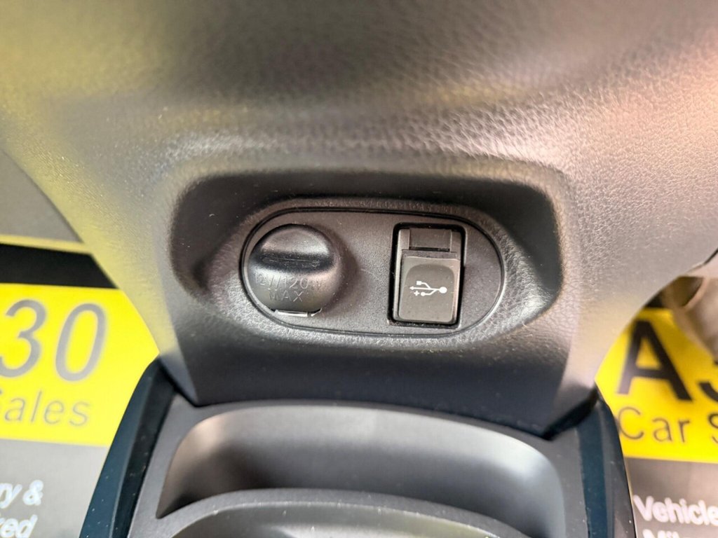 Used Toyota Yaris 2015 for sale - 77798319: Photo 29