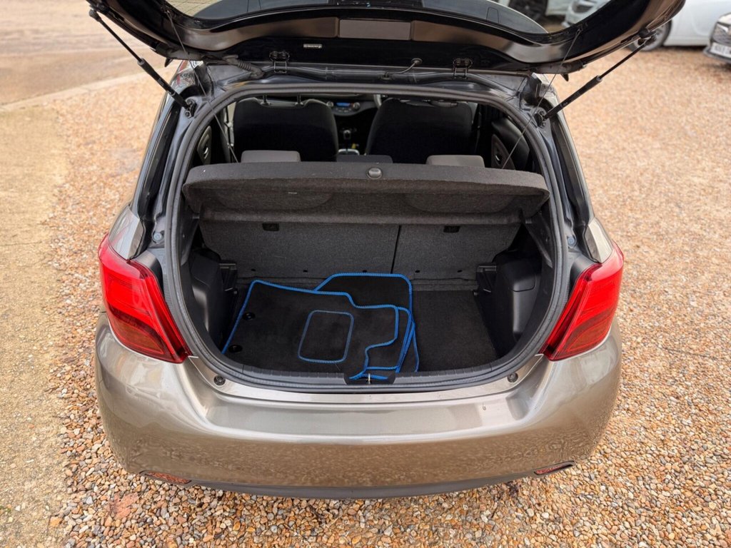 Used Toyota Yaris 2015 for sale - 77798319: Photo 35