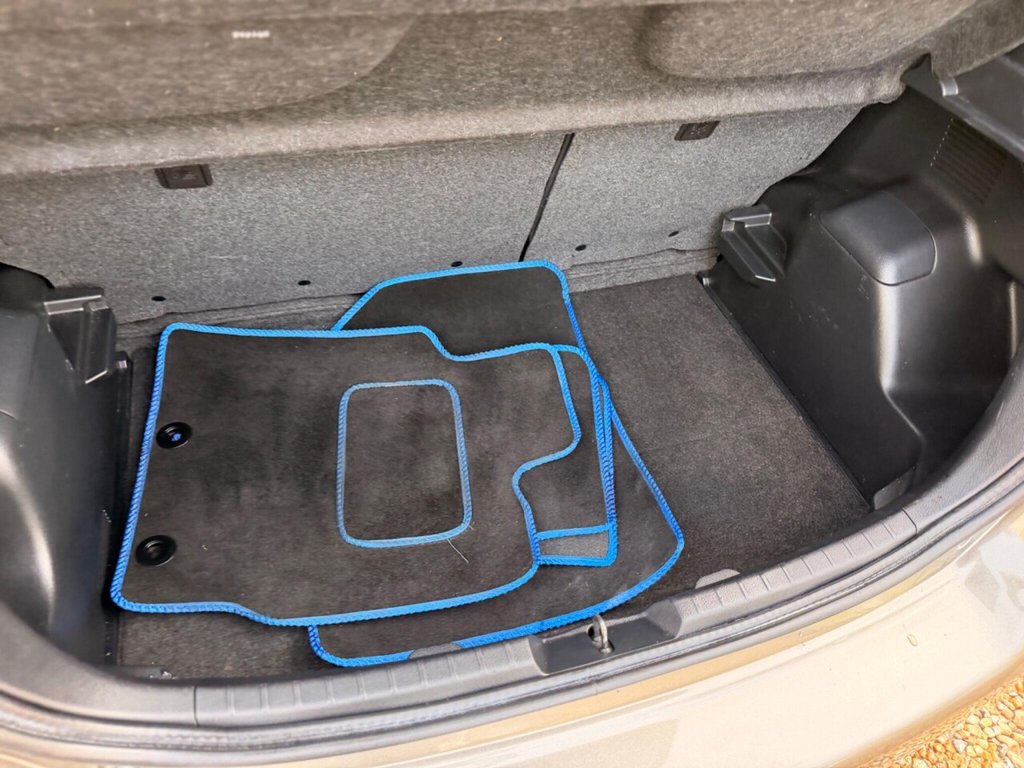 Used Toyota Yaris 2015 for sale - 77798319: Photo 36