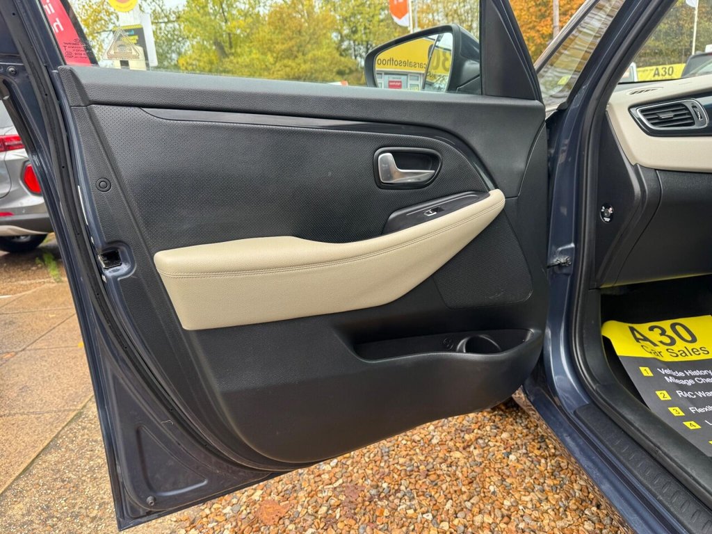 Used Kia Carens 2015 for sale - 76429968: Photo 37