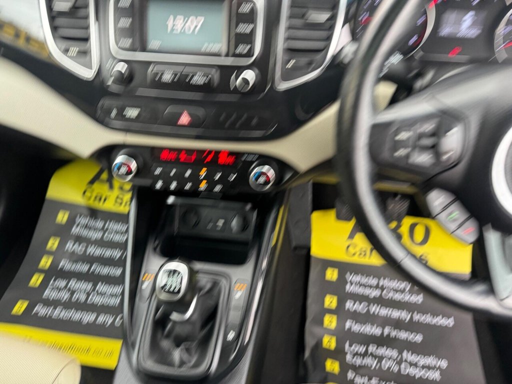 Used Kia Carens 2015 for sale - 76429968: Photo 50