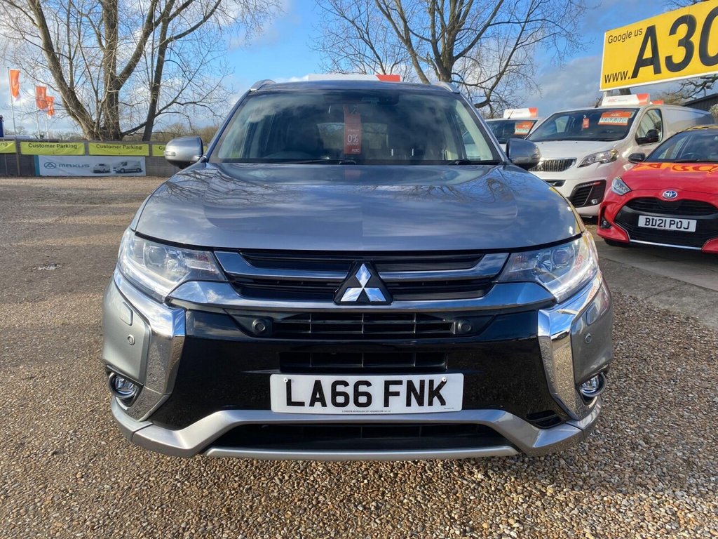 Used Mitsubishi Outlander 2017 for sale - 77636736: Photo 2