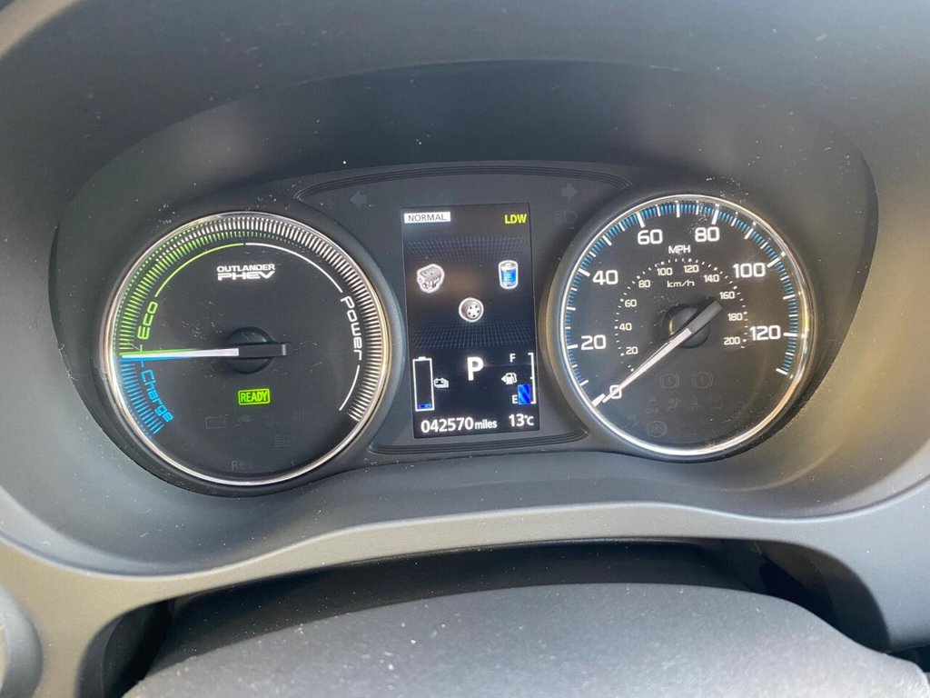 Used Mitsubishi Outlander 2017 for sale - 77636736: Photo 28