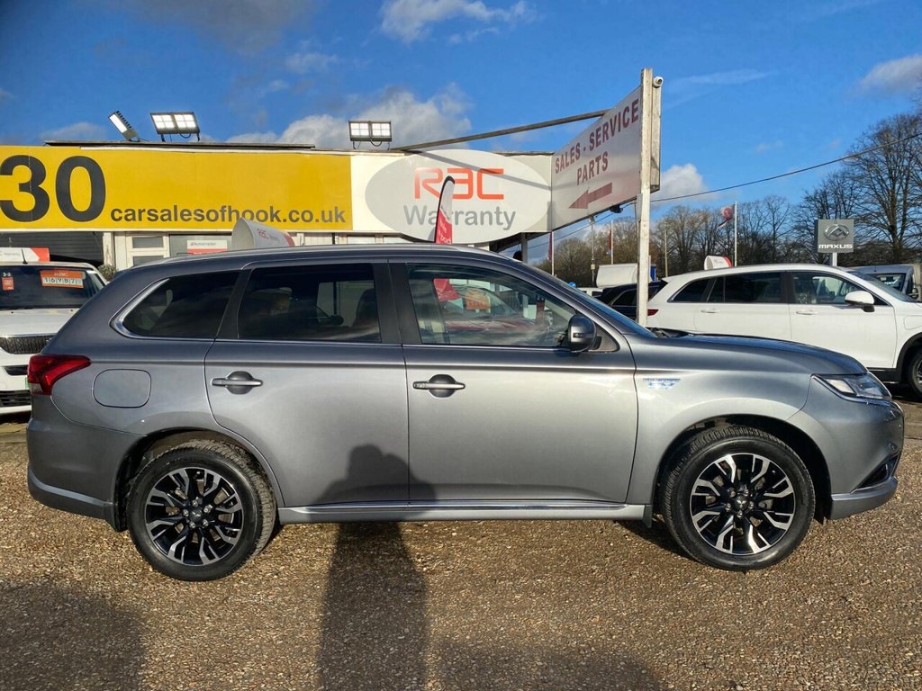 Used Mitsubishi Outlander 2017 for sale - 77636736: Photo 3