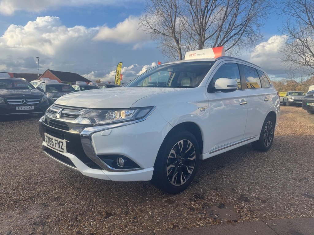 Used Mitsubishi Outlander 2016 for sale - 76784137: Photo 3