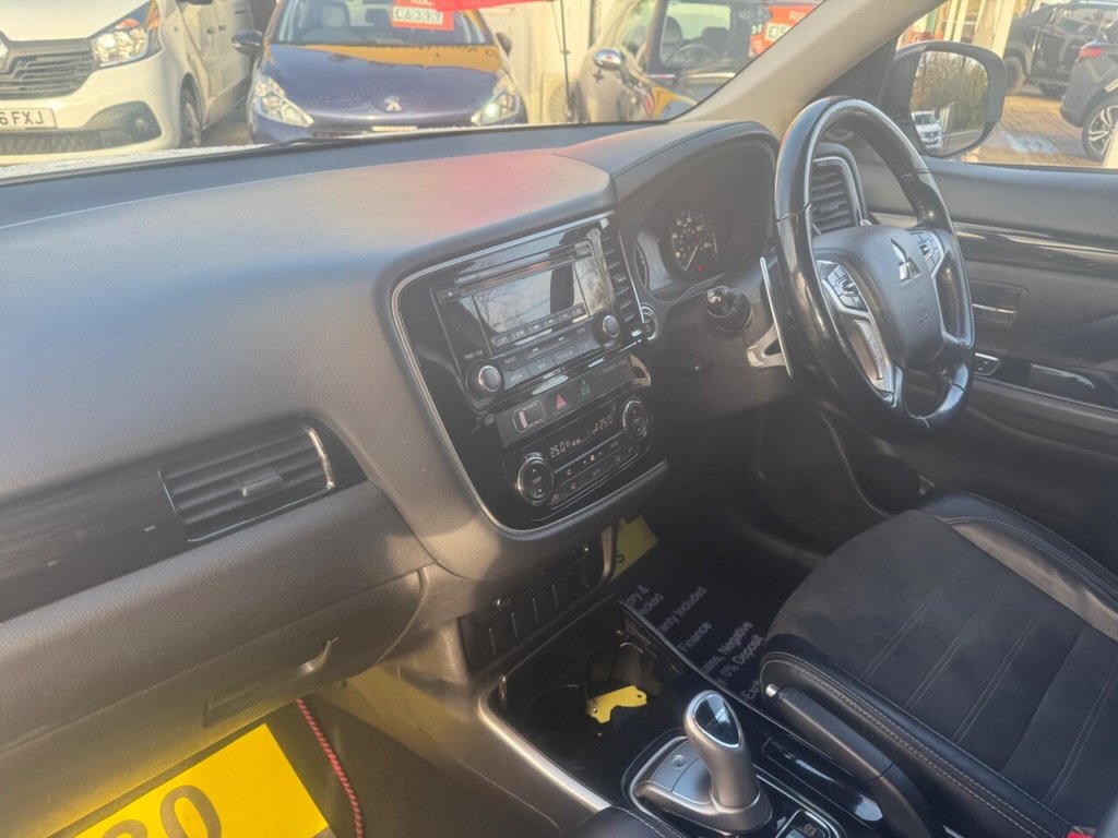 Used Mitsubishi Outlander 2016 for sale - 76784137: Photo 41