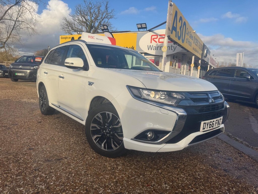 Used Mitsubishi Outlander 2016 for sale - 76784137: Photo 8