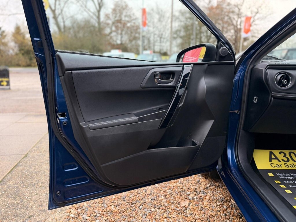 Used Toyota Auris 2015 for sale - 76923593: Photo 35