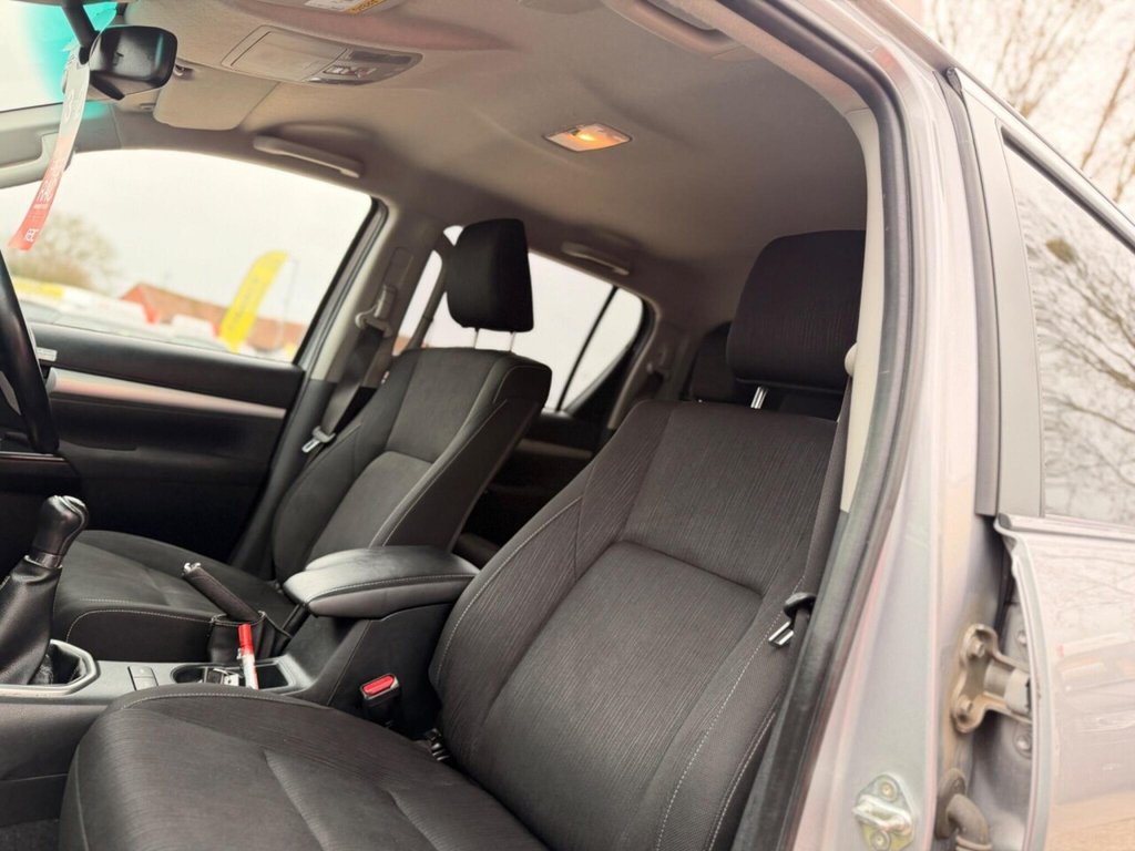 Used Toyota Hilux 2023 for sale - 77850445: Photo 35