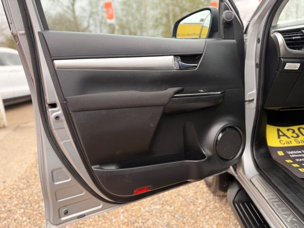 Used Toyota Hilux 2023 for sale - 77850445: Photo 43