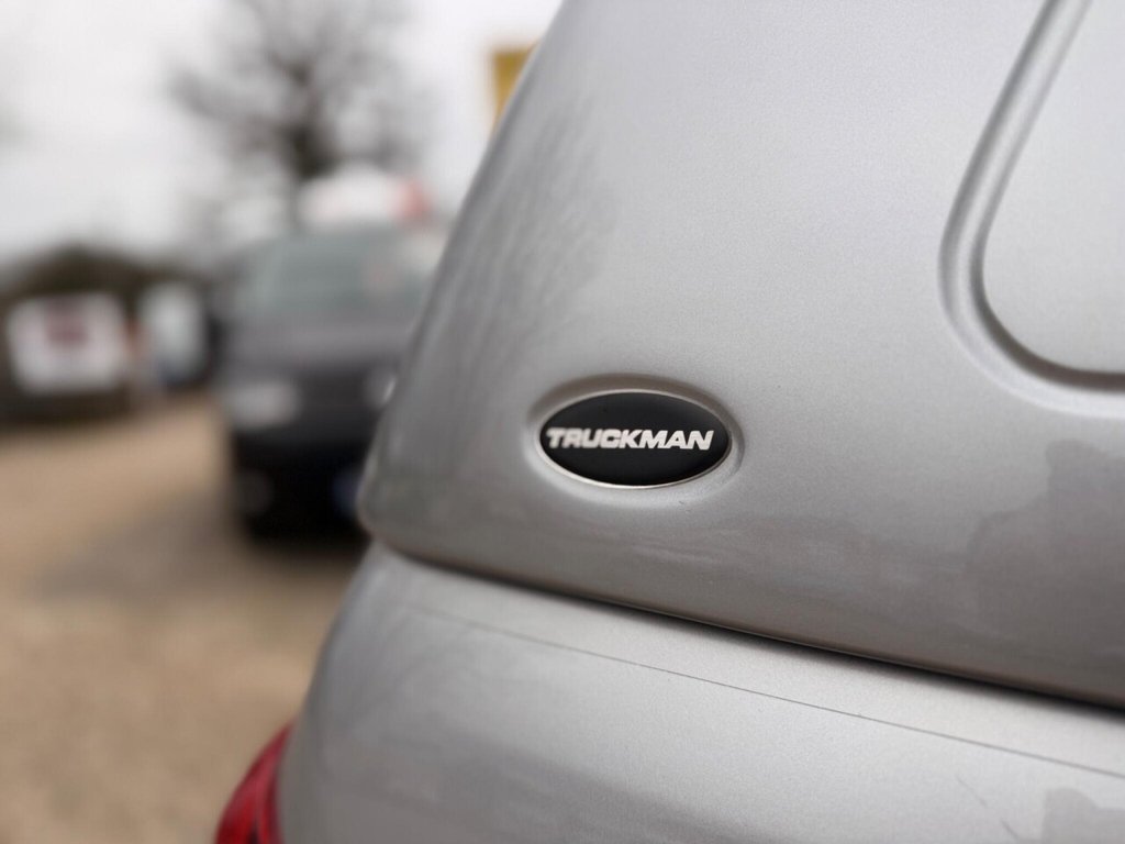 Used Toyota Hilux 2023 for sale - 77850445: Photo 47