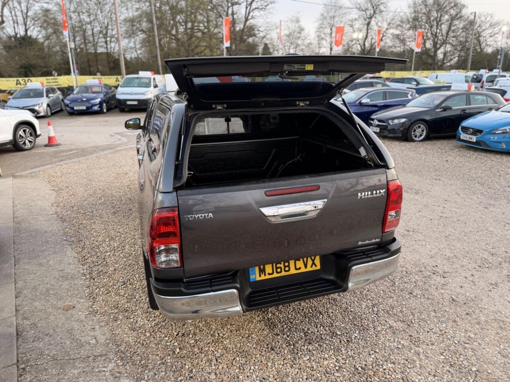 Used Toyota Hilux 2018 for sale - 77765332: Photo 29