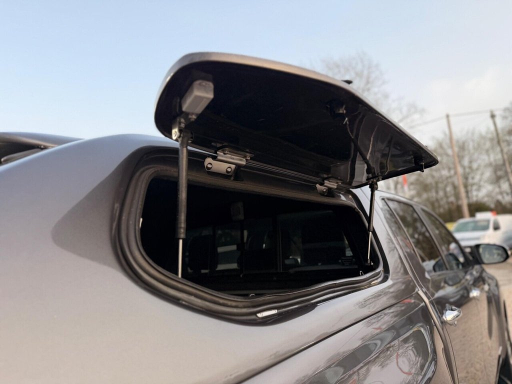 Used Toyota Hilux 2018 for sale - 77765332: Photo 35