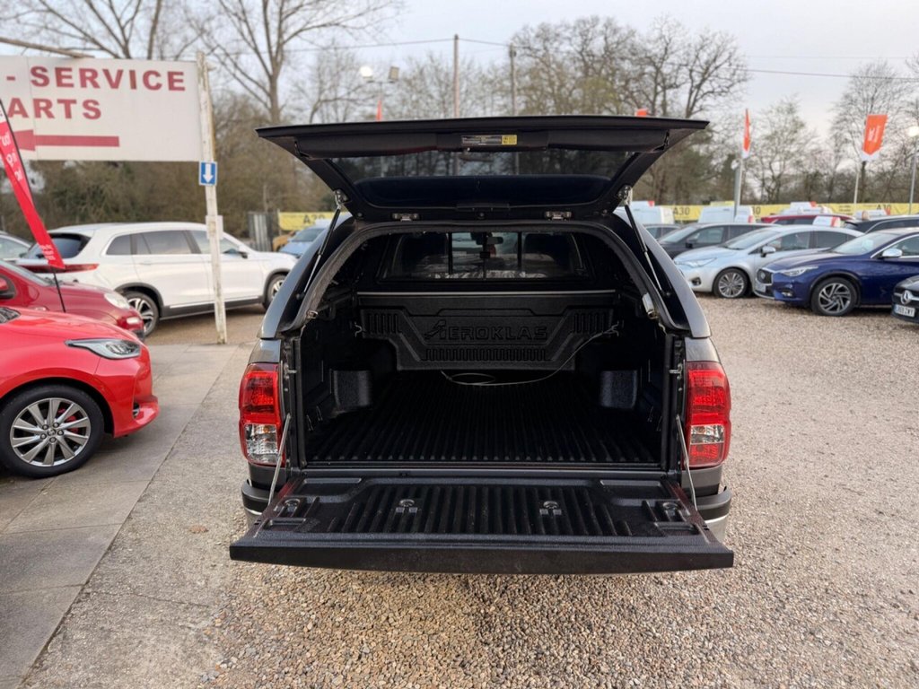 Used Toyota Hilux 2018 for sale - 77765332: Photo 38
