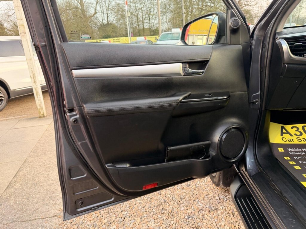 Used Toyota Hilux 2018 for sale - 77765332: Photo 43