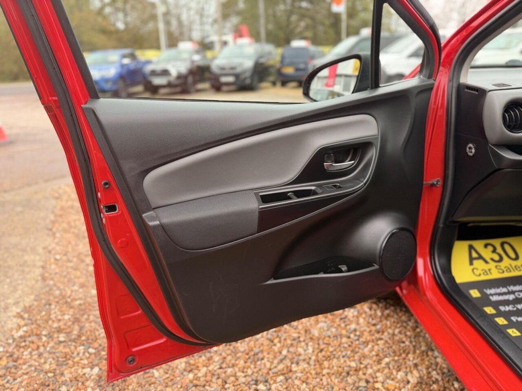 Used Toyota Yaris 2016 for sale - 76724899: Photo 30