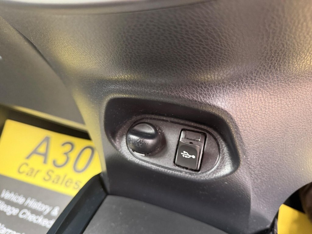 Used Toyota Yaris 2016 for sale - 76724899: Photo 40