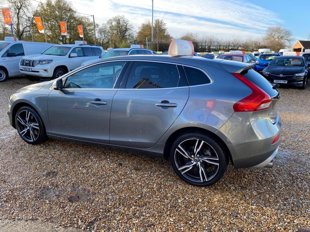 Used Volvo V40 2016 for sale - 76670571: Photo 10