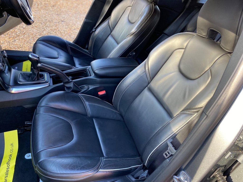 Used Volvo V40 2016 for sale - 76670571: Photo 15