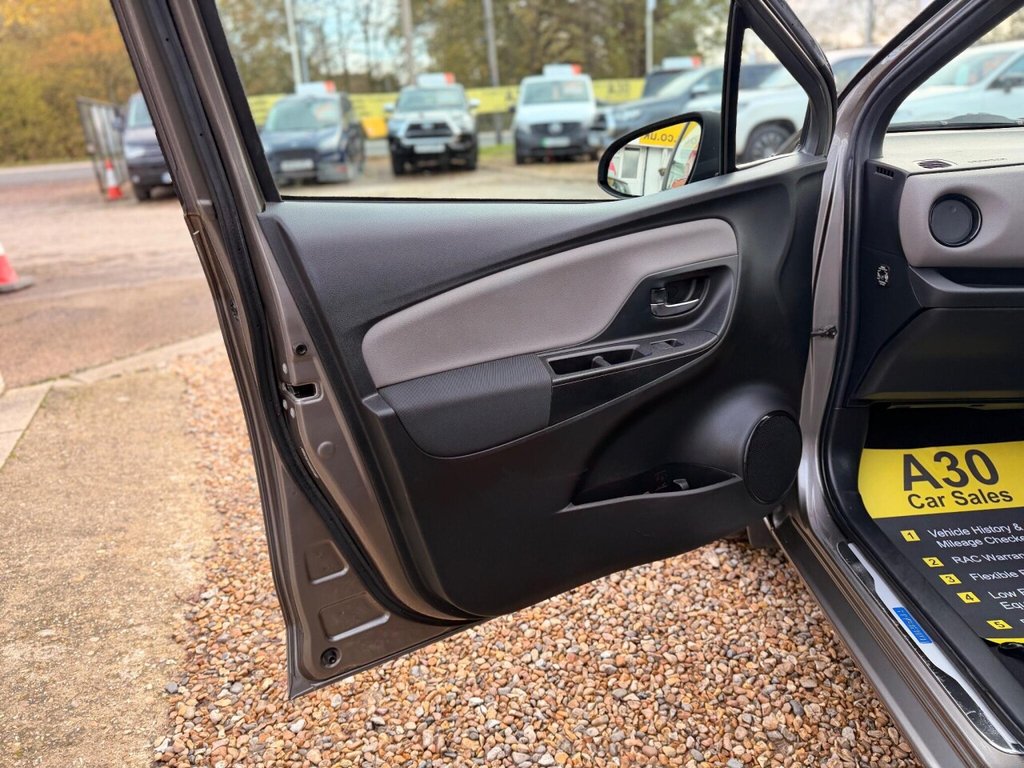 Used Toyota Yaris 2016 for sale - 76559360: Photo 40