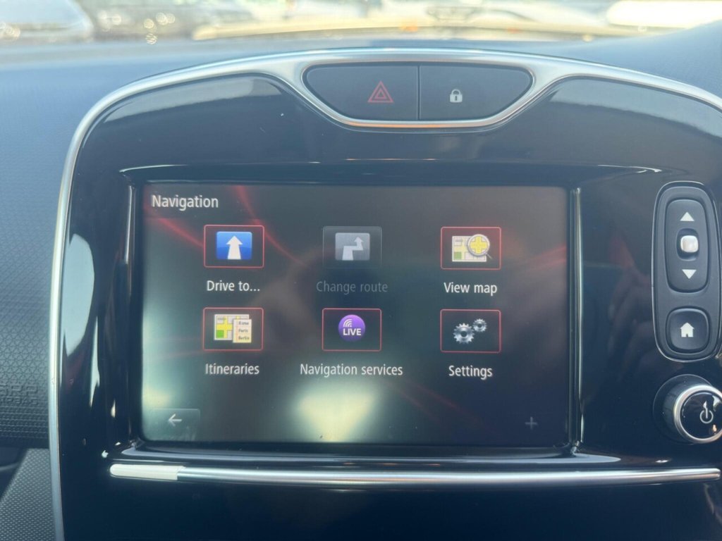 Used Renault Clio 2015 for sale - 76303717: Photo 25