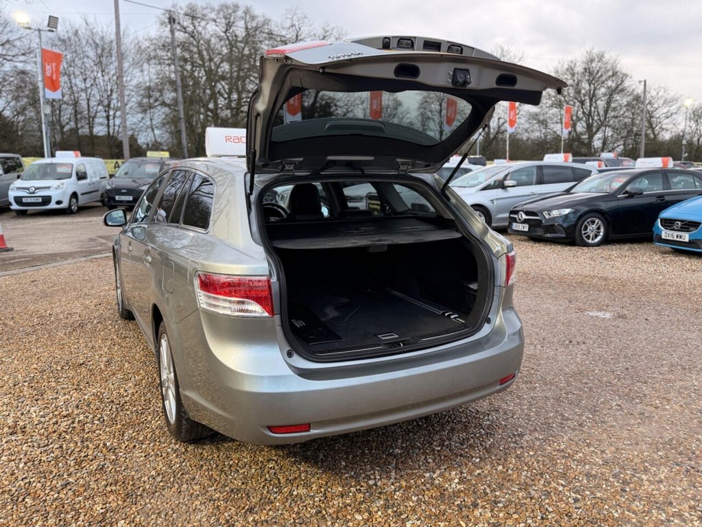 Used Toyota Avensis 2010 for sale - 77551707: Photo 15