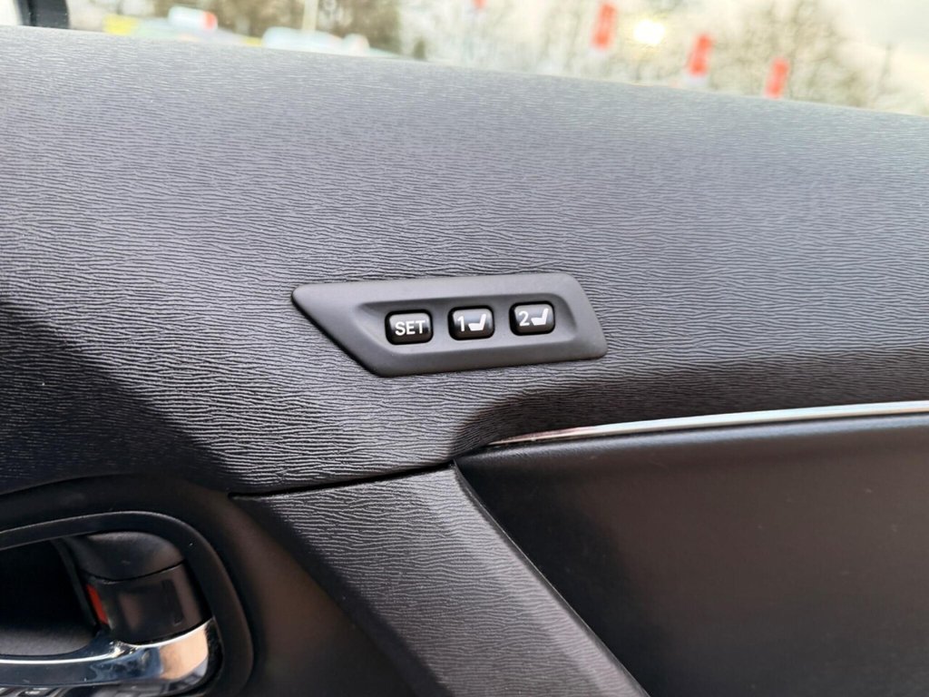 Used Toyota Avensis 2010 for sale - 77551707: Photo 32