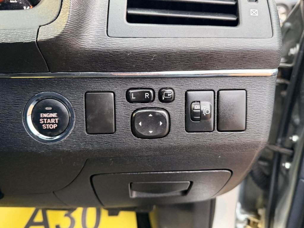 Used Toyota Avensis 2010 for sale - 77551707: Photo 33