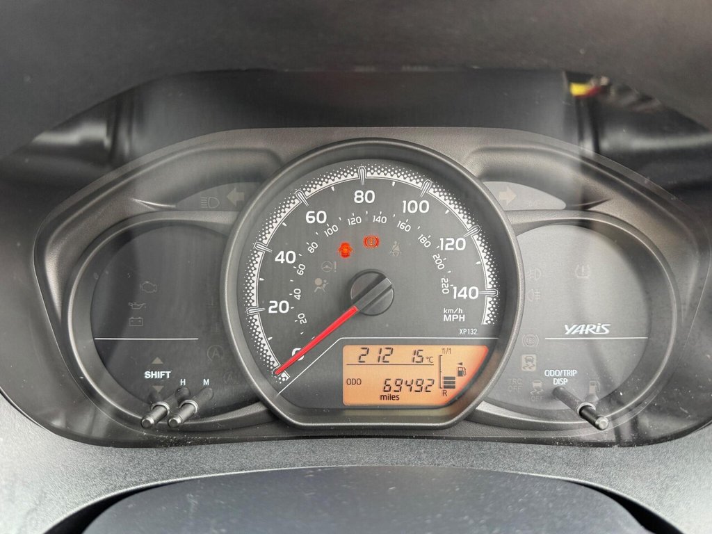 Used Toyota Yaris 2015 for sale - 76304221: Photo 41