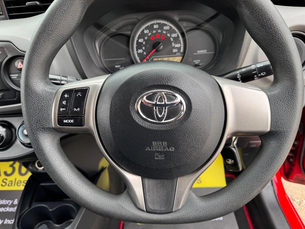 Used Toyota Yaris 2015 for sale - 76304221: Photo 44