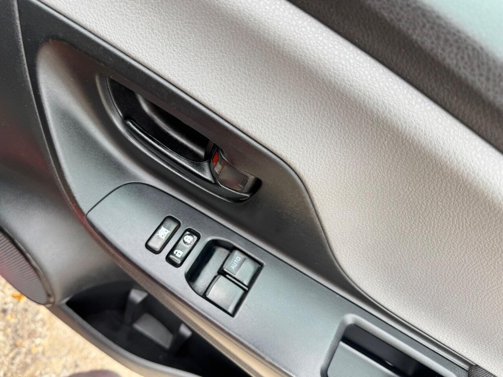 Used Toyota Yaris 2015 for sale - 76304221: Photo 46