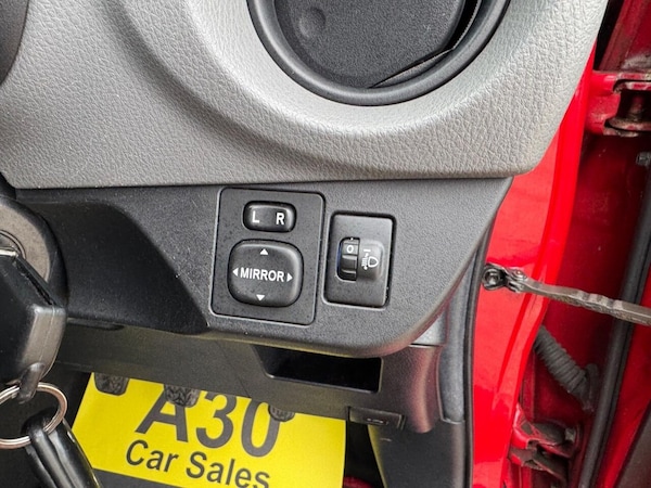 Used Toyota Yaris 2015 for sale - 76304221: Photo 47
