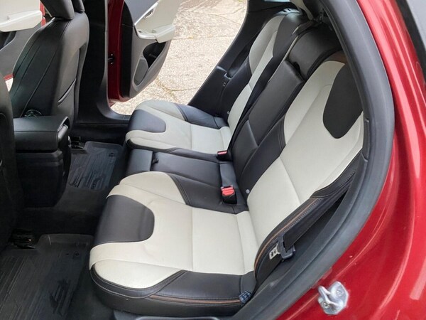 Used Volvo V40 2014 for sale - 76285342: Photo 15