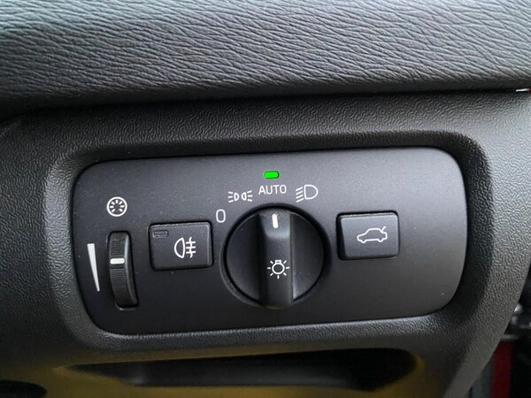 Used Volvo V40 2014 for sale - 76285342: Photo 28