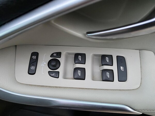 Used Volvo V40 2014 for sale - 76285342: Photo 30