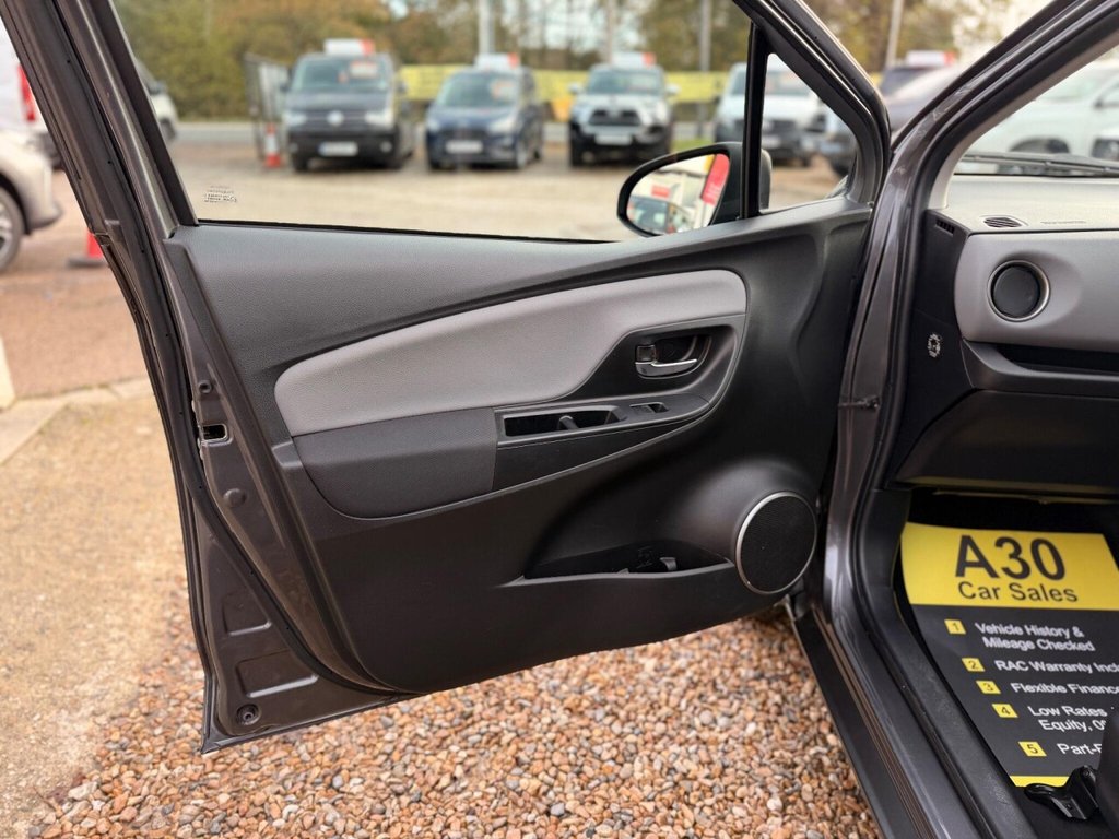 Used Toyota Yaris 2015 for sale - 76559406: Photo 36