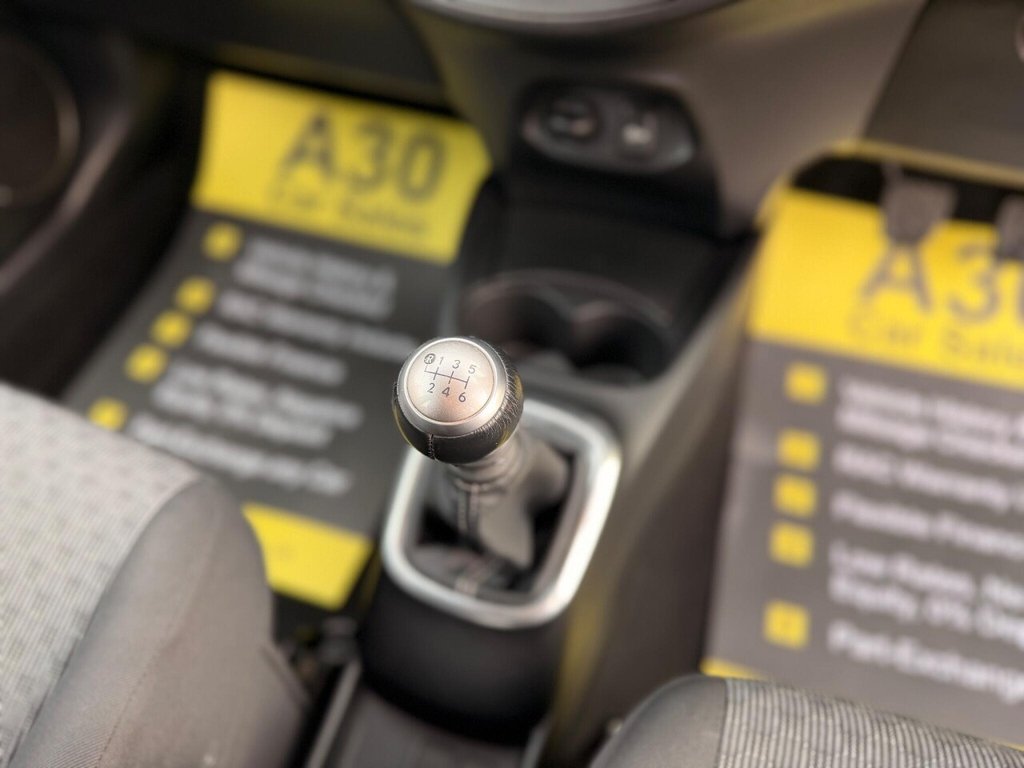 Used Toyota Yaris 2015 for sale - 76559406: Photo 48